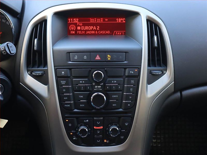 Opel Astra (2010) 1.6 T, Automat, Tempomat - fotka 12 z 18