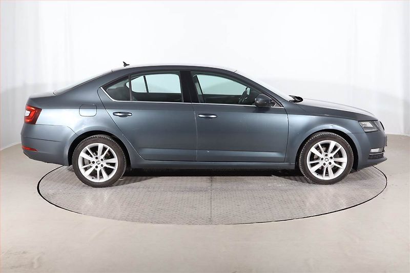 Škoda Octavia (2018) Style 1.6 TDI, Navi, Tempomat - fotka 6 z 24