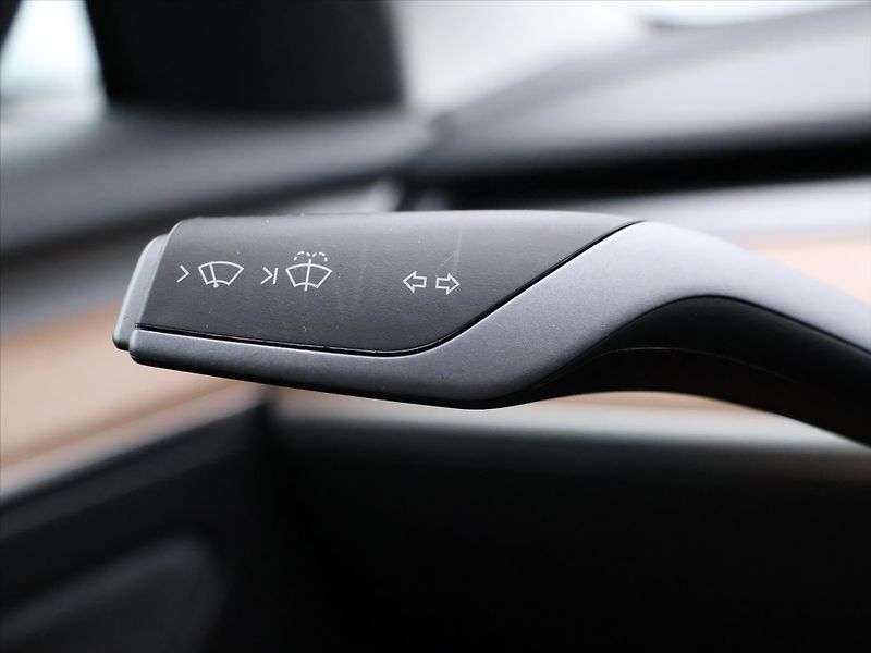 Tesla Model 3 Long Range 79kWh AWD sOH 93,3% - fotka 19 z 31