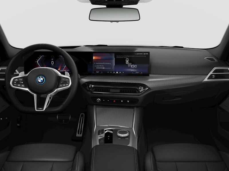 BMW Řada 3 (2025) 330e xDrive Sedan - fotka 8 z 10