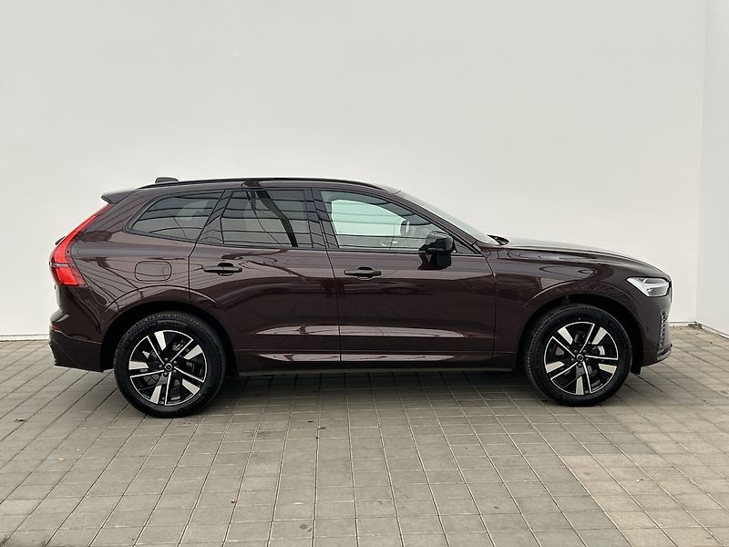 Volvo XC60 2.0 B5 4x4 PLUS DARK - fotka 7 z 30