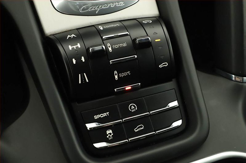 Porsche Cayenne (2013) Turbo - fotka 13 z 20