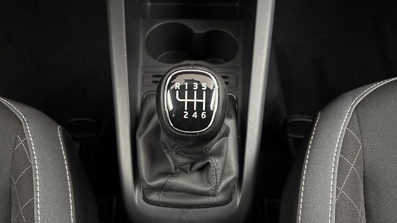Škoda Fabia 1.0 TSI Ambition Combi - fotka 23 z 24