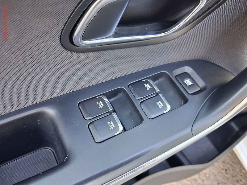 Kia Ceed (2017) 1.4CRDI, ČR, AC, výhřev sed. - fotka 13 z 15