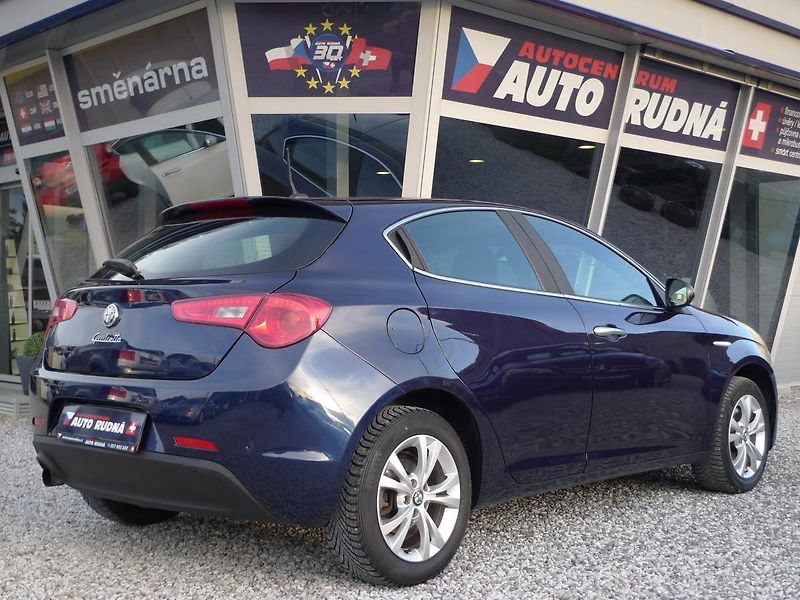 Alfa Romeo Giulietta 1,4 TB 125kW Navi Panorama - fotka 8 z 39
