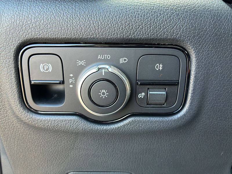 Mercedes-Benz Vito 114 CDI / Tourer Select / - fotka 21 z 26