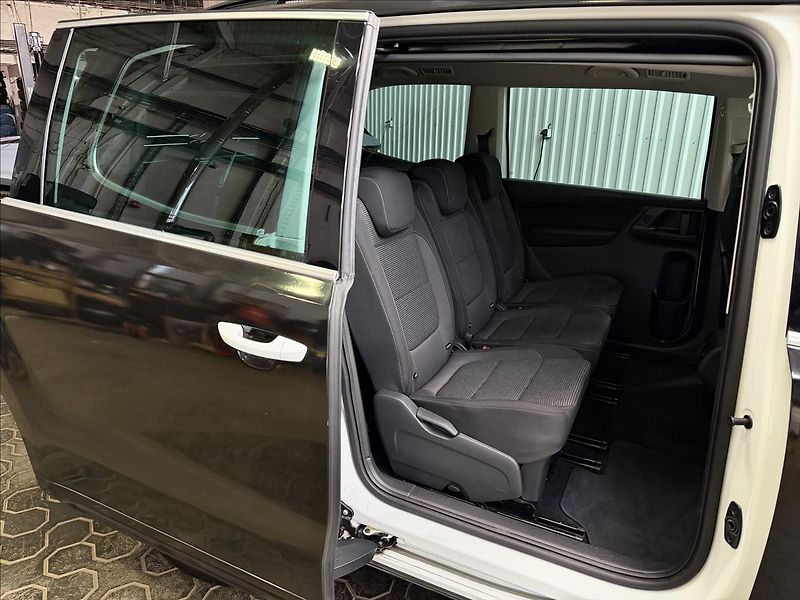 Volkswagen Sharan 2.0TDI 110kW 4MOTION MANUÁL 1M - fotka 32 z 38
