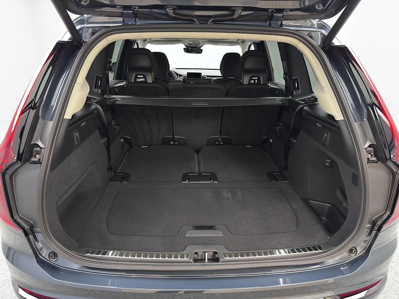 Volvo XC90 (2026) T8 AWD RECHARGE ULTRA DARK 7m - fotka 5 z 29