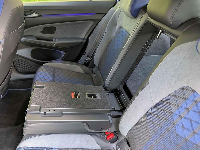 Auto má rádo klikaté silničky.