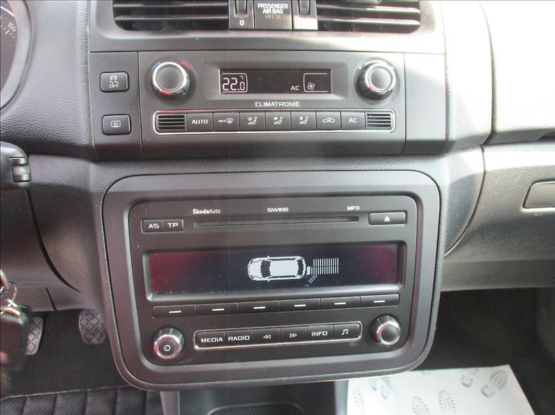 Škoda Fabia 1,2 TSI, aut. klima, servis, - fotka 16 z 32