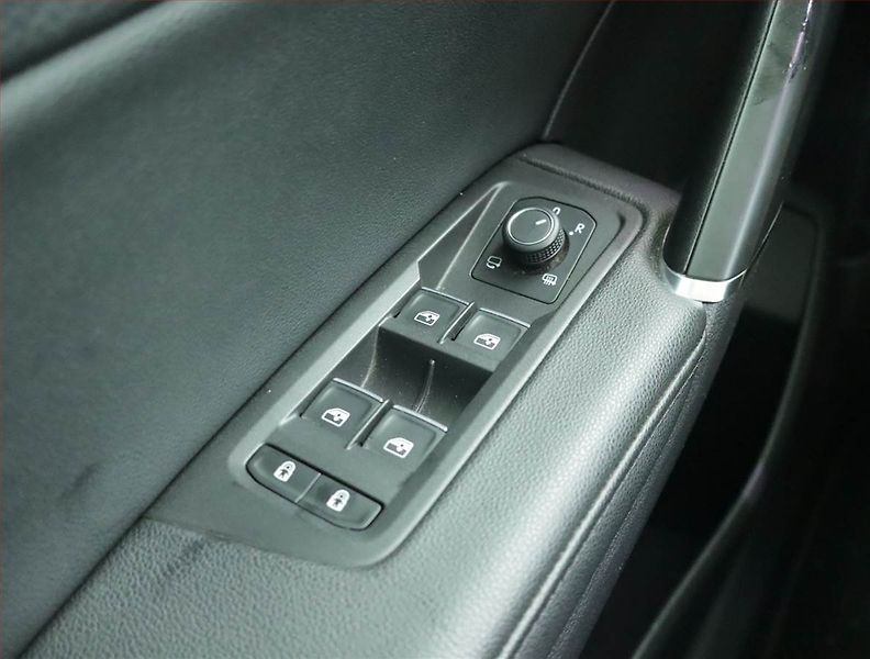 Volkswagen Touran (2016) Highline 1.4 TSI, Automat - fotka 17 z 27