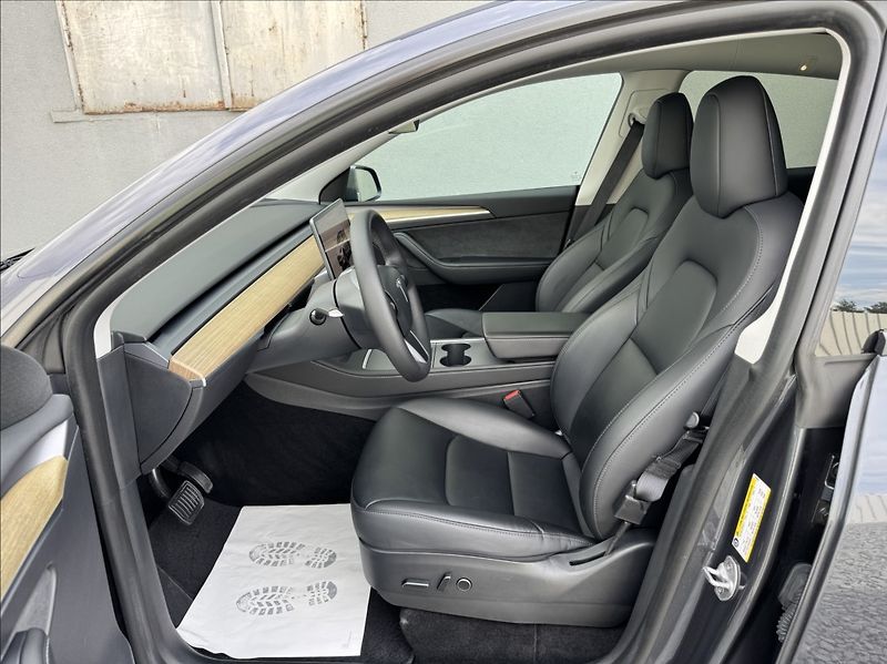 Tesla Model Y 0,0 RWD SoH 94% - fotka 21 z 50