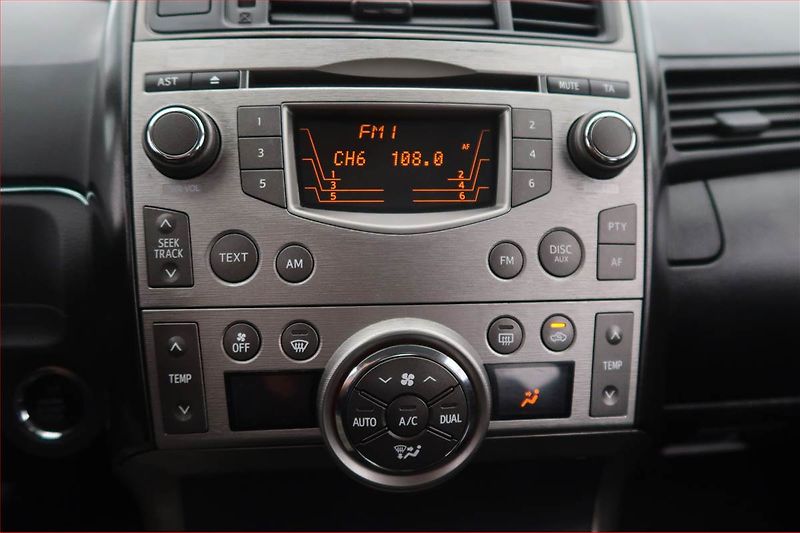 Toyota Verso (2010) 2.0 D-4D, 7 míst, nová STK - fotka 12 z 19