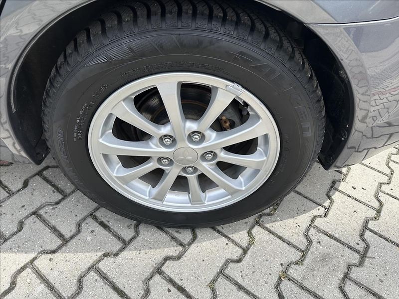 Mitsubishi Lancer 1,6 33 tis KM !! TOP STAV !! - fotka 24 z 27