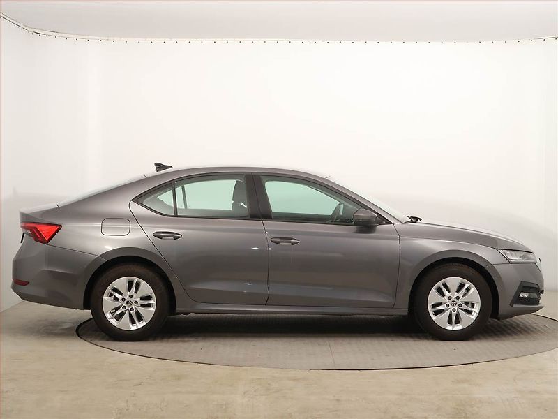 Škoda Octavia (2022) Ambition 1.5 TSI - fotka 6 z 13