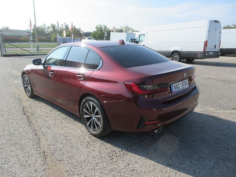 BMW Řada 3 3.0 330d At  Sport Line - fotka 4 z 20