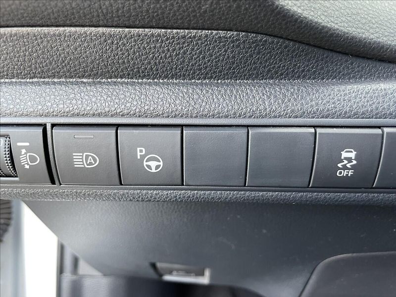 Toyota Corolla 1,8 Hybrid TS ČR.1.MAJ. - fotka 15 z 28