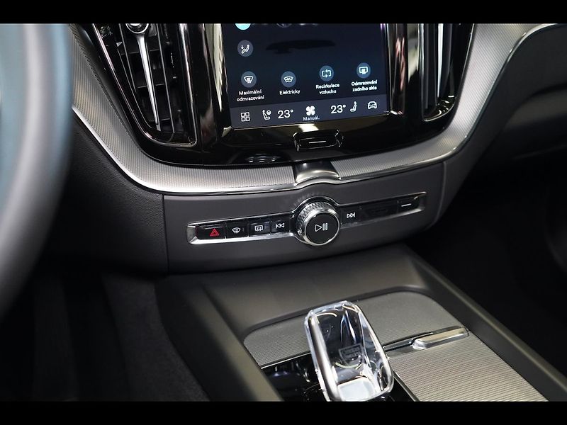 Volvo XC60 T8 PLUS Black Edition, 360°,HK - fotka 37 z 47