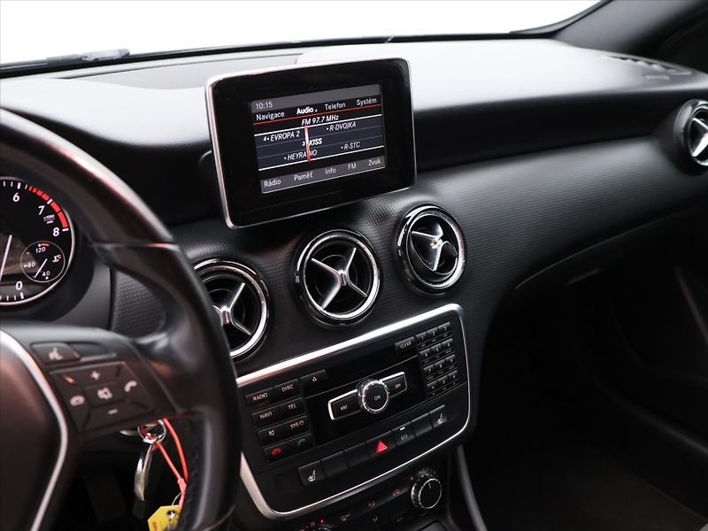 Mercedes-Benz Třídy A 1,6 200 115kW Sport - fotka 20 z 33