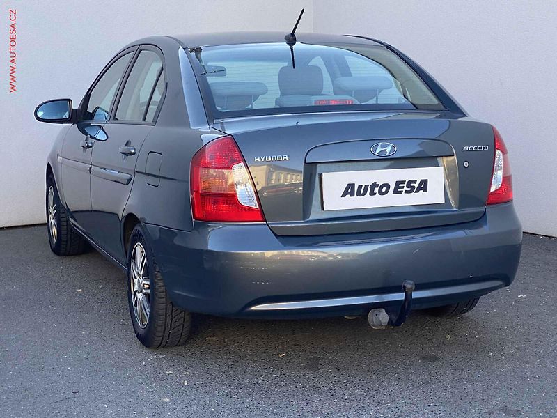 Hyundai Accent (2008) 1.4i, ČR, AC - fotka 6 z 15