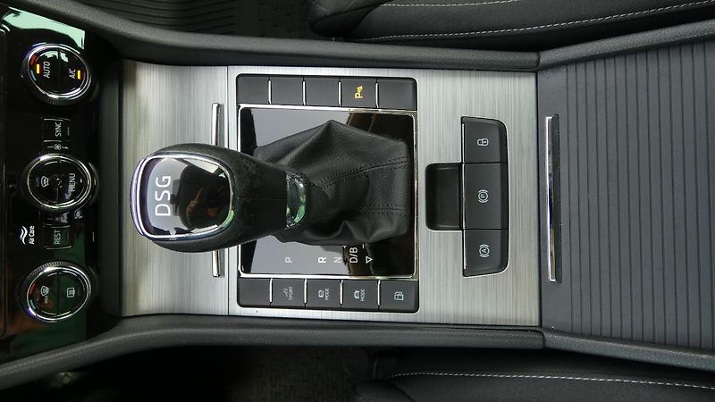 Škoda Superb 1.4 TSI iV Ambition DSG - fotka 18 z 23