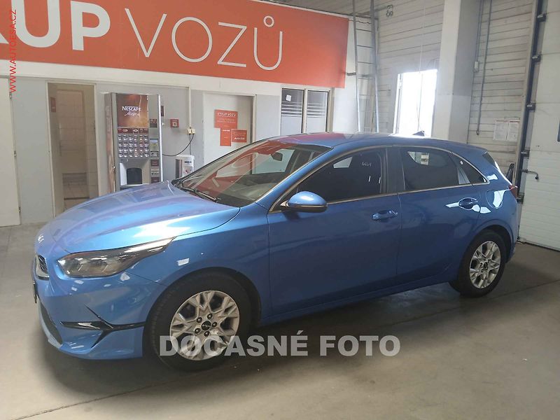 Kia Ceed (2023) 1.5 T- GDi, ČR, AC, kamera - fotka 3 z 3
