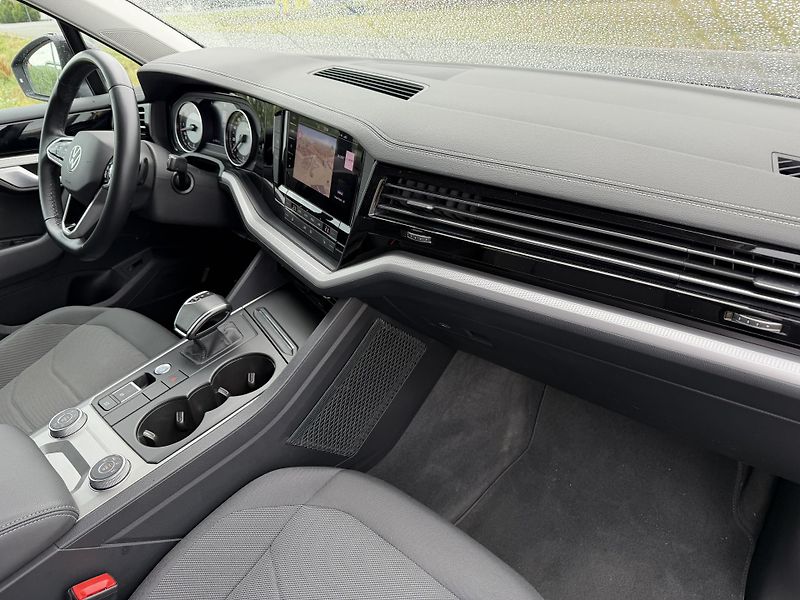 Volkswagen Touareg 3.0 TDI VZDUCH TAŽNÉ ČR DPH! - fotka 33 z 38