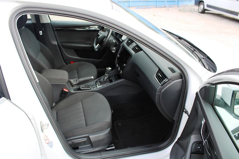 Škoda Octavia (2020) 2,0TDI KLIMA LED NAVI TEMPOMAT - fotka 13 z 16