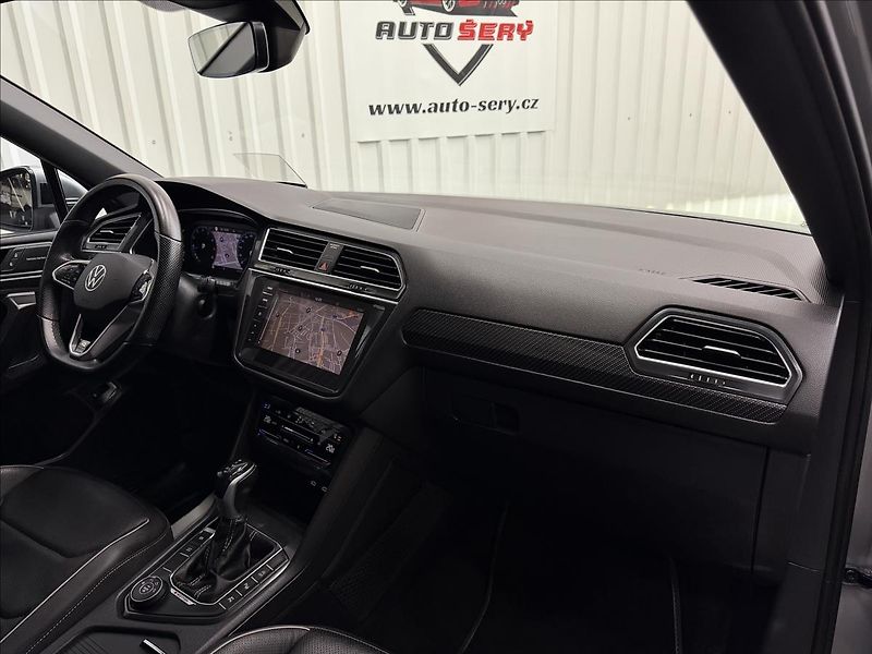 Volkswagen Tiguan Allspace R-LINE 180kW DCC H&K HUD PANO - fotka 46 z 50