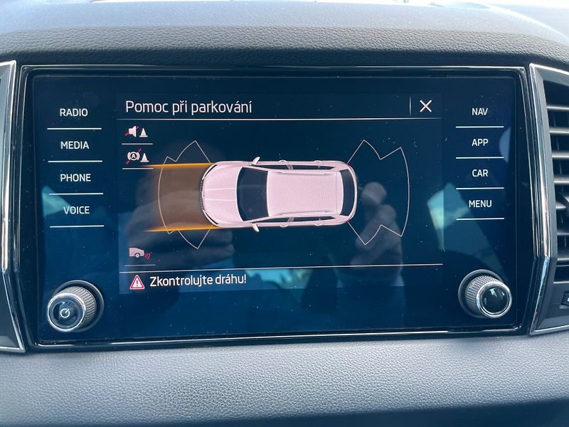 Škoda Karoq (2022) 2.0TDi Style+! Tažné! ČR+1.maj - fotka 35 z 39