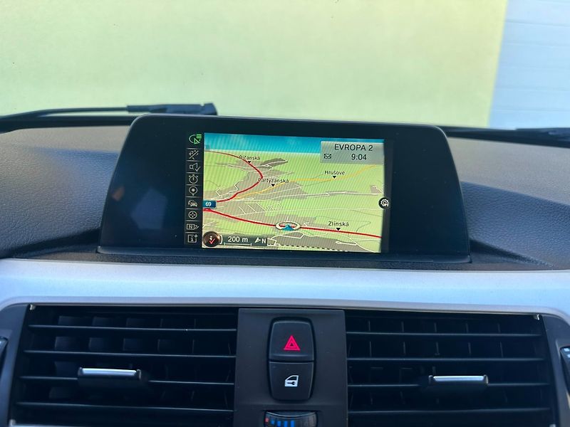 BMW Řada 3 (2017) 2.0D 110kW/Full Led/1MAJ/Navi - fotka 25 z 34