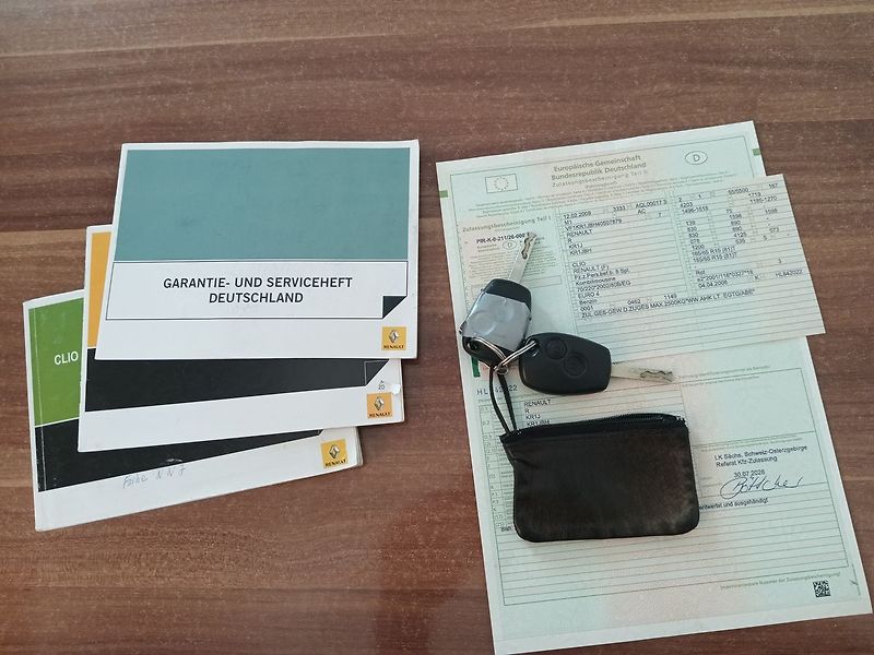 Renault Clio 1.2 i Grandtour Authentique - fotka 19 z 23