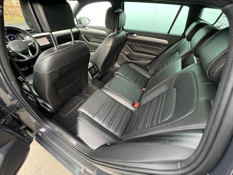 Volkswagen Passat 2,0 TDI 4MOT DSG RLine  Varian - fotka 16 z 23