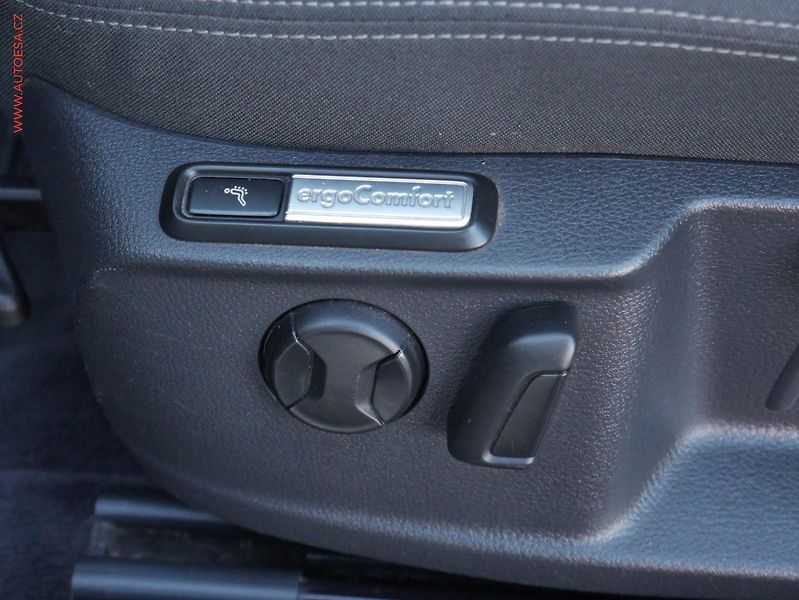 Volkswagen Passat (2018) 2.0TDi, DSG, navi - fotka 23 z 24