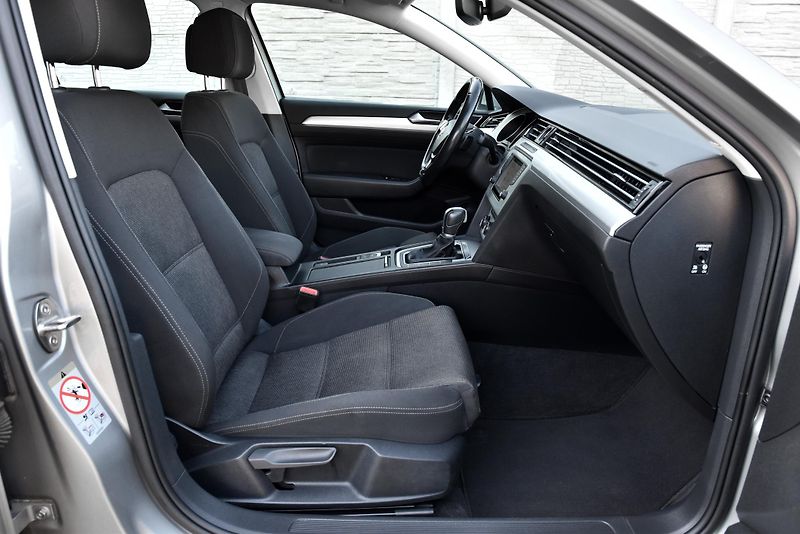 Volkswagen Passat 2.0 TDi CR DSG COMFORTLINE, TZ - fotka 39 z 50
