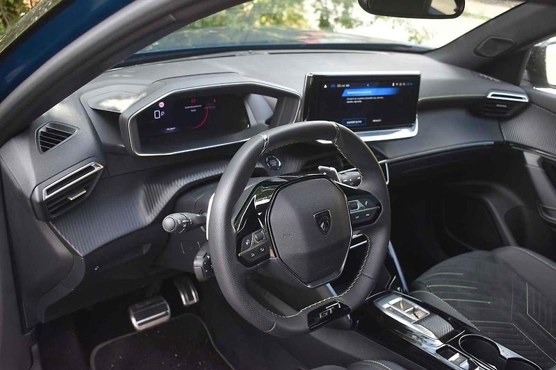 Peugeot 2008 je stylový i praktický rodinný doplněk.
