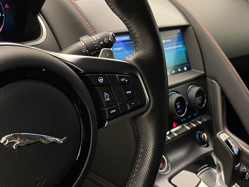 Jaguar F-Type R 5.0 423kW AWD AUT CZ - fotka 17 z 41