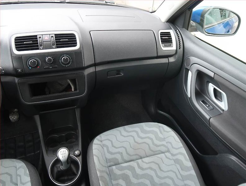 Škoda Fabia (2008) 1.2, po STK, za dobrou cenu - fotka 8 z 13