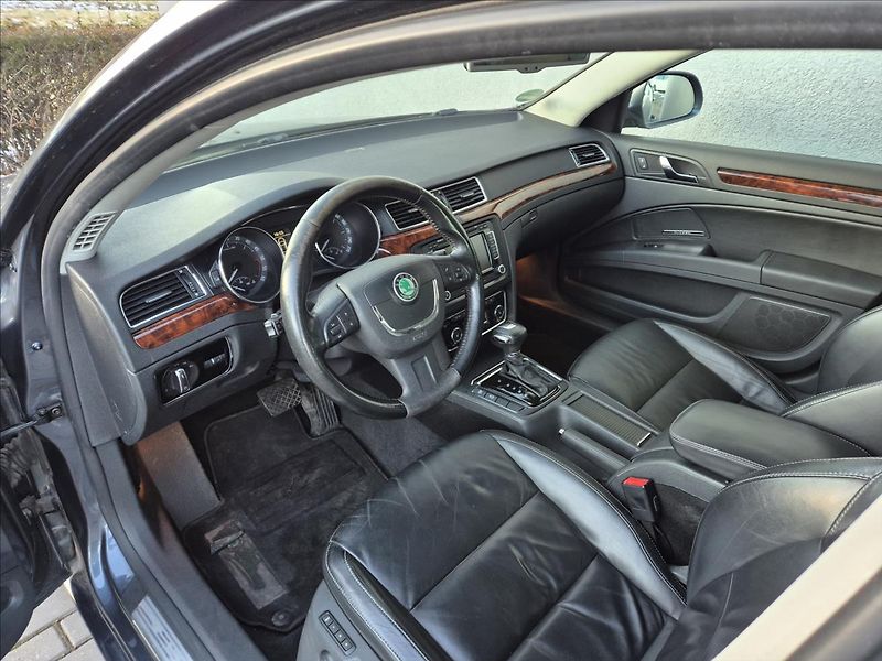 Škoda Superb 2,0 TDI 125KW DSG Kůže Xenon - fotka 12 z 33