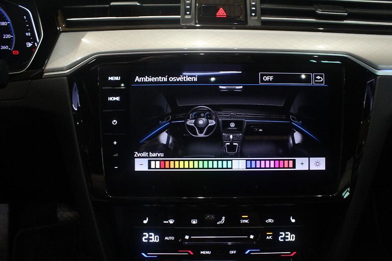 Volkswagen Passat (2021) 2.0TDI DSG Info display Matrix - fotka 43 z 43
