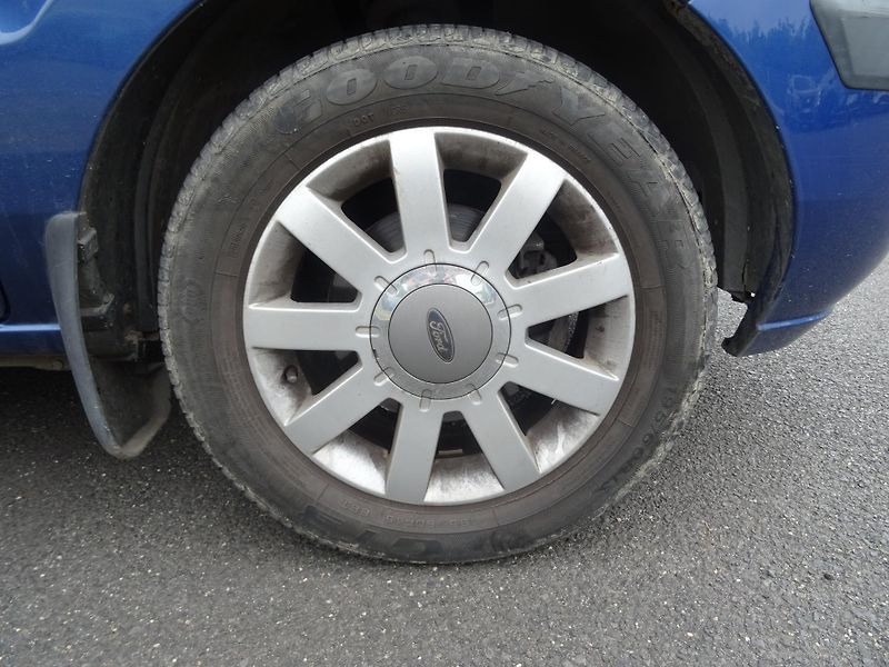 Ford Fusion (2007) 1.4 Trend - fotka 13 z 17