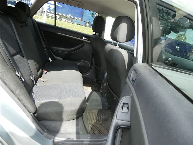 Toyota Avensis 1,8 16V 95kW závěs,digi.klima - fotka 23 z 32