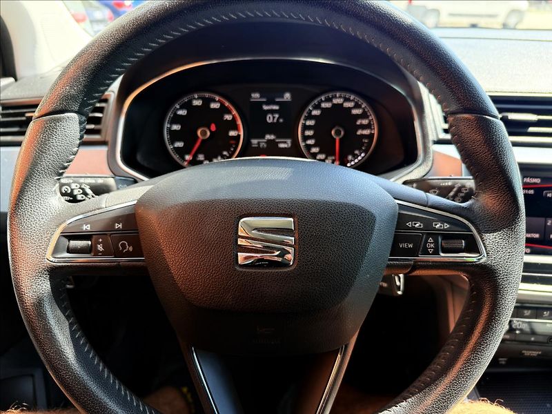 Seat Arona 1,0 TSi STYLE - fotka 11 z 32