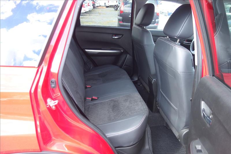 Suzuki Vitara 1,4 BJet,ČR,SERV.KN.,ELEGANCE. - fotka 14 z 40