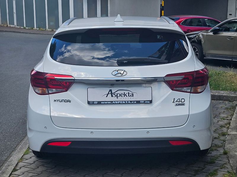 Hyundai i40 1.6 CRDi Succes Winter, 1.maj. - fotka 4 z 28