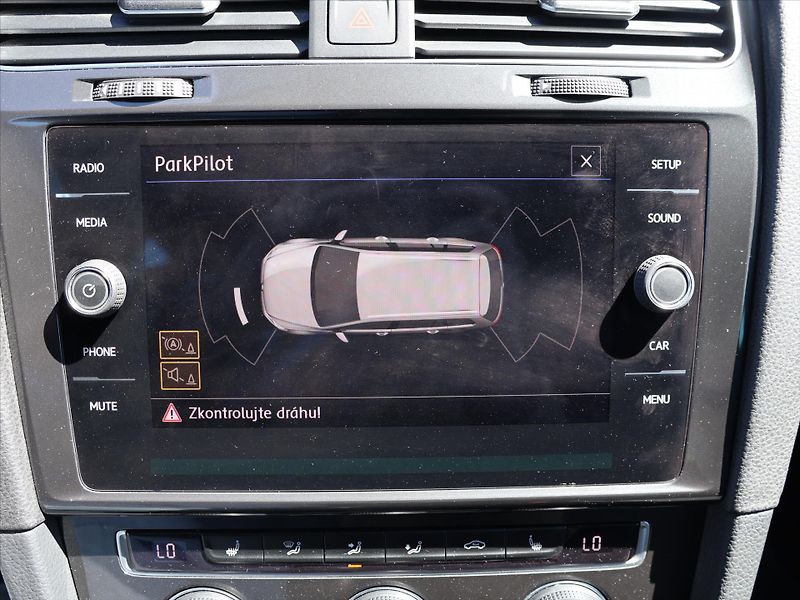 Volkswagen Golf 1,6 TDI LED DPH 1.Maj. Tažné - fotka 15 z 25