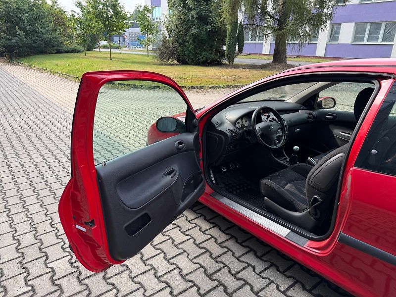Peugeot 206 1,4i / 55 kW / sada pneu  - fotka 9 z 18