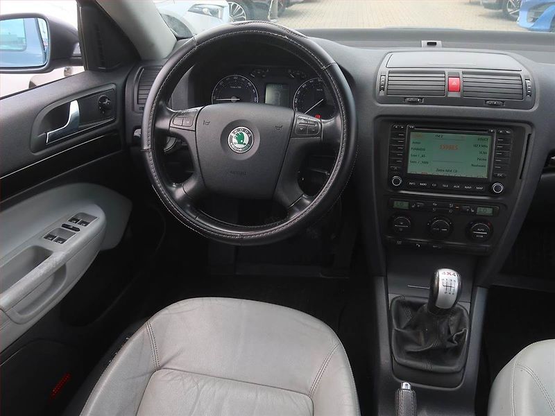 Škoda Octavia (2007) Laurin&Klement 2.0 TDI, 4X4 - fotka 7 z 14