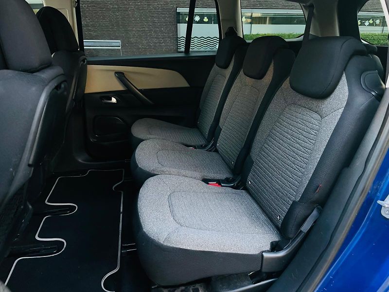 Citroën Grand C4 Picasso 2.0HDi MANUÁL 7MÍST SENZORY - fotka 32 z 46