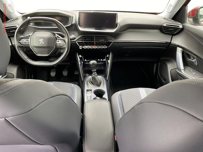 Peugeot 2008 (2020) 1.2PT, Allure, LED, navi - fotka 8 z 17